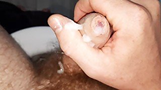 MASSIVE CUMSHOT ALL OVER MYSELF / HD UNCUT COCK