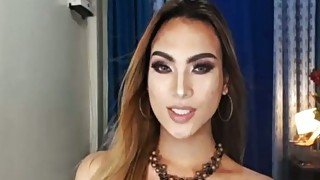 Sexy Pinay shemale shows her big tits live on cam