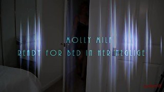 Molly MILF in her Neglige