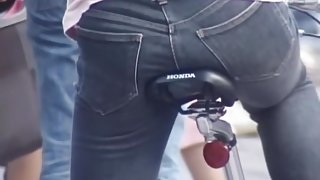 Candid jeans video of Asian amateur with firm butt armd00300B