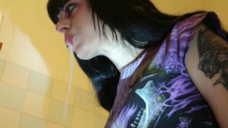 Beth Kinky - Bondaged slave watch his mistress brushing her teeth & spit HD