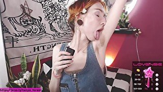 👁redhead girl smokes and licks hairy armpits👁