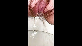 A HAIRY PUSSY PEES AND PISS RUNS DOWN HER WHITE THIGHS. PEE DIARY. WELCOME TO MY TOILET.