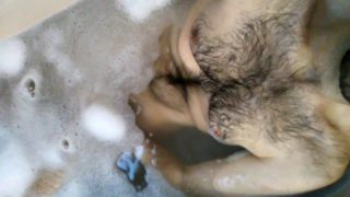 Hot stud jerks off and cums hard while taking a bath