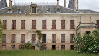 Ce couple baise rapidement en URBEX par peur de se faire chopper