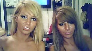 Two unthinkably hot twins put on a good webcam show