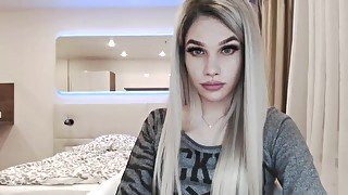 Transsexual webcam slut is ready for some good cock jerking