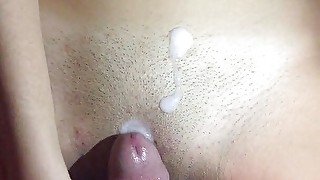 Amateur teen gets a big cumshot