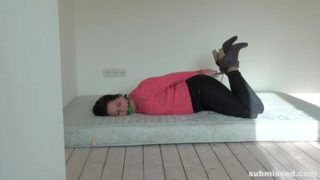 Lena struggling on a matras