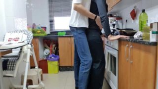 La vi cocinando ,y me la tuve que follar duro!!