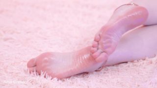 Hot tasty pink oil feet. 4k foot fetish video. size 10 feet barefoot.