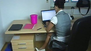 My aweseome berdy babe gets fucked near the computer