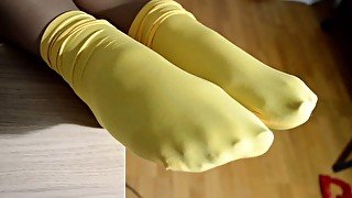 Juicy Mistress feet in nylon yellow socks