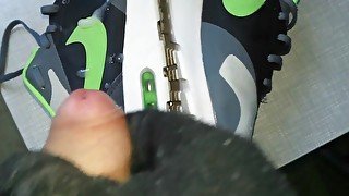 Teen Cum Nike Tavas