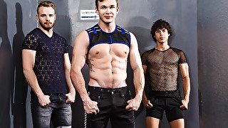 Mesh top hottie caught in a hot threesome