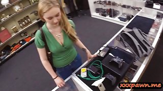 Amateur blonde pawned her pussy and pounded in the pawnshop