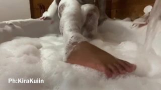 Feet fun in the bathtub