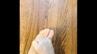 Cute feet, foot fetish, rubbing feet