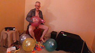 94) Step Pop 12 Balloons And Cum On Q24 - Balloonbanger