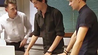 Twink Kamyk Walker fucking intern after blowjob threesome