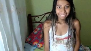 Novinha na webcam peitos xota e cu