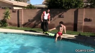 Young pool boy serves daddy s dick