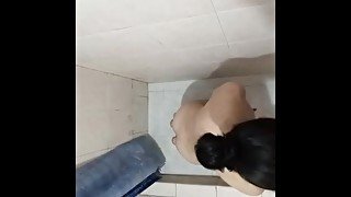 Buen rapidin en el baño