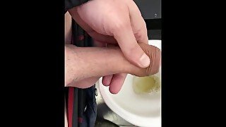 Amateur guy pissing