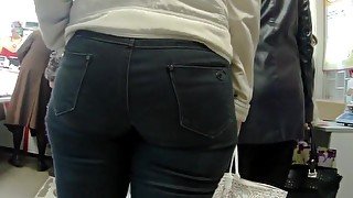 Mature big ass in jeans