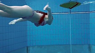 Big bouncing tits underwater