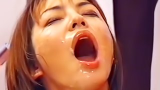 Japanese babe loves to swallow