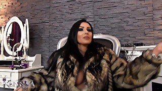 Mistress Kennya : Fur fetish POV