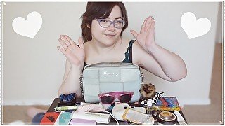 What's In My Purse? Nothing Interesting, But I Made A Video Anyway  VLOG