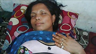 Mature wrinkled Indian wife deserves some good missionary fuck