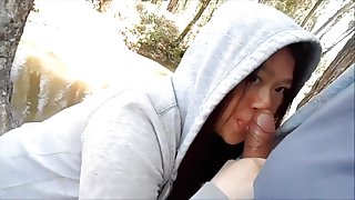 ASIAN GIRL SUCKING DICK IN A PUBLIC PARK