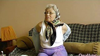 Solo grandma stripping down and playing her pusssy really well with sex toy