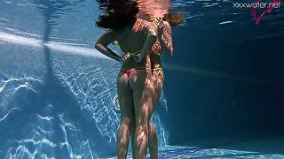 Amateur girls get undressed completely for underwater fun in the pool