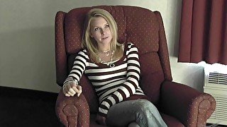 A sporty blonde does her first pornographic casting in an Iowa hotel