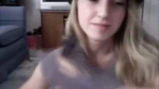 .Cute teen show her nasty body on cam_01