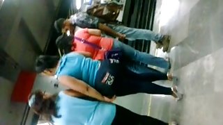 Mega nalgotas maduras en el metro