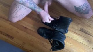 Ryan Powers cums on size 14 boots