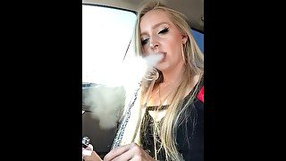 SEXY BLONDE SMOKING HITTING THE BONG IN PUBLIC RIDING IN THE CAR // BLONDE BUNNY