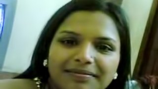 Sexy mature indian lady shows of her nice tits and teasing on webcam