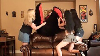 4 barefoot women get eaten