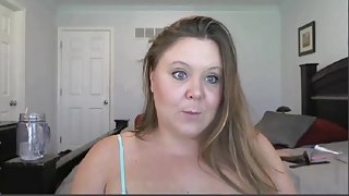 Sexy BBW MILF gets off on cam