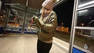 Public Quicky mitten am Bahnhof…ohoh…