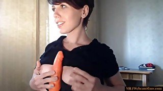 Cute Webcam MILF With Great Body Using Vibrator