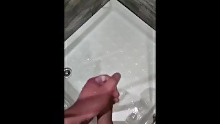 Masturbation dans la douche gros jets de sperme