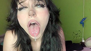 pretty goth babe spitty ahegao & riding :p