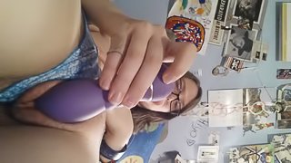 Nerdy girl with hairy cunt masturbates